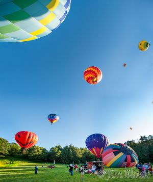 19  DJ107--Multiple-Balloons--Pan-(4).jpg